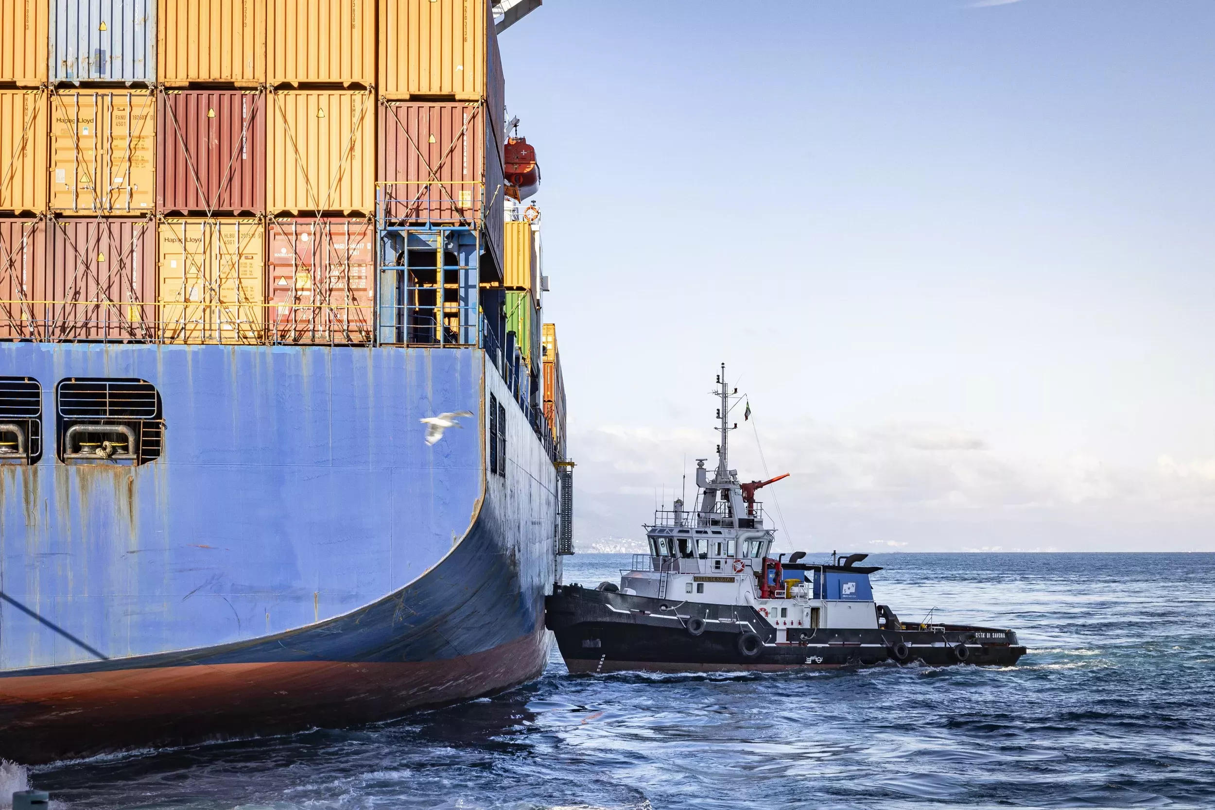 container ship harbour towage operation