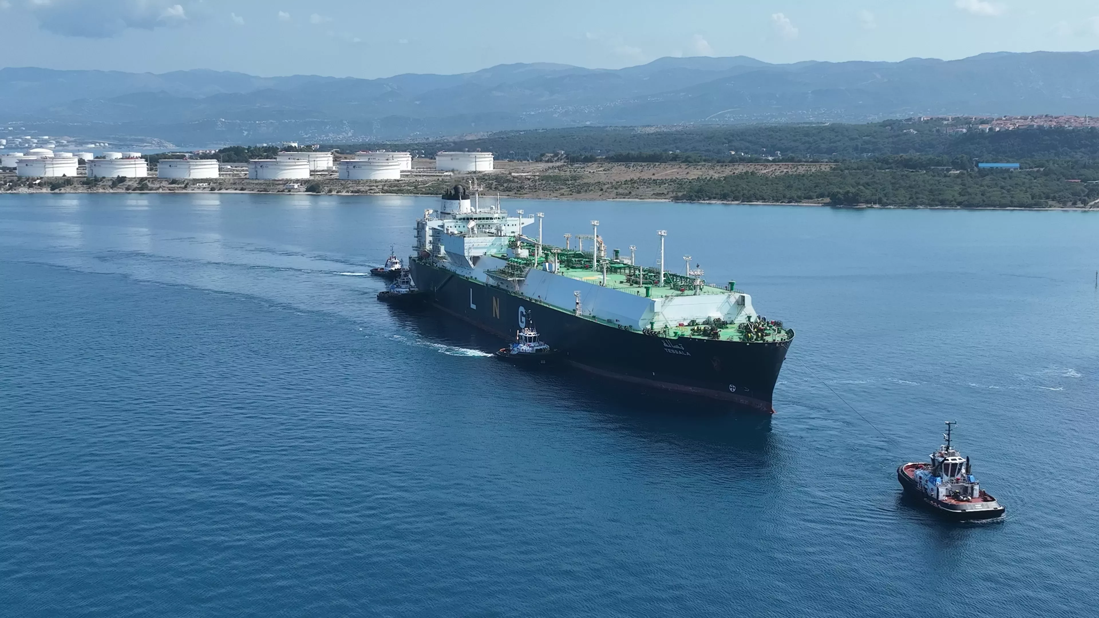 LNG harbour towage