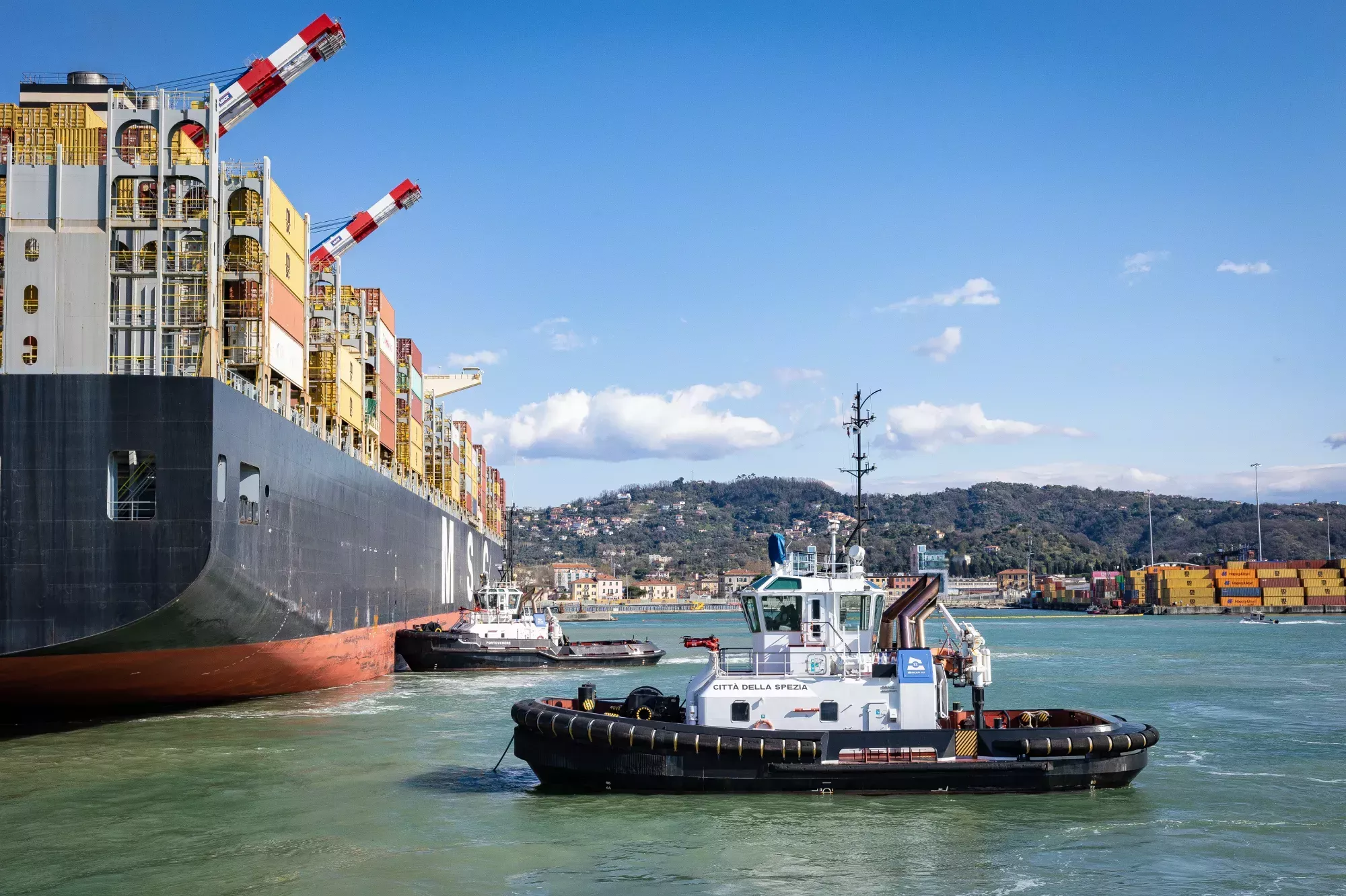 container ship harbour towage operation