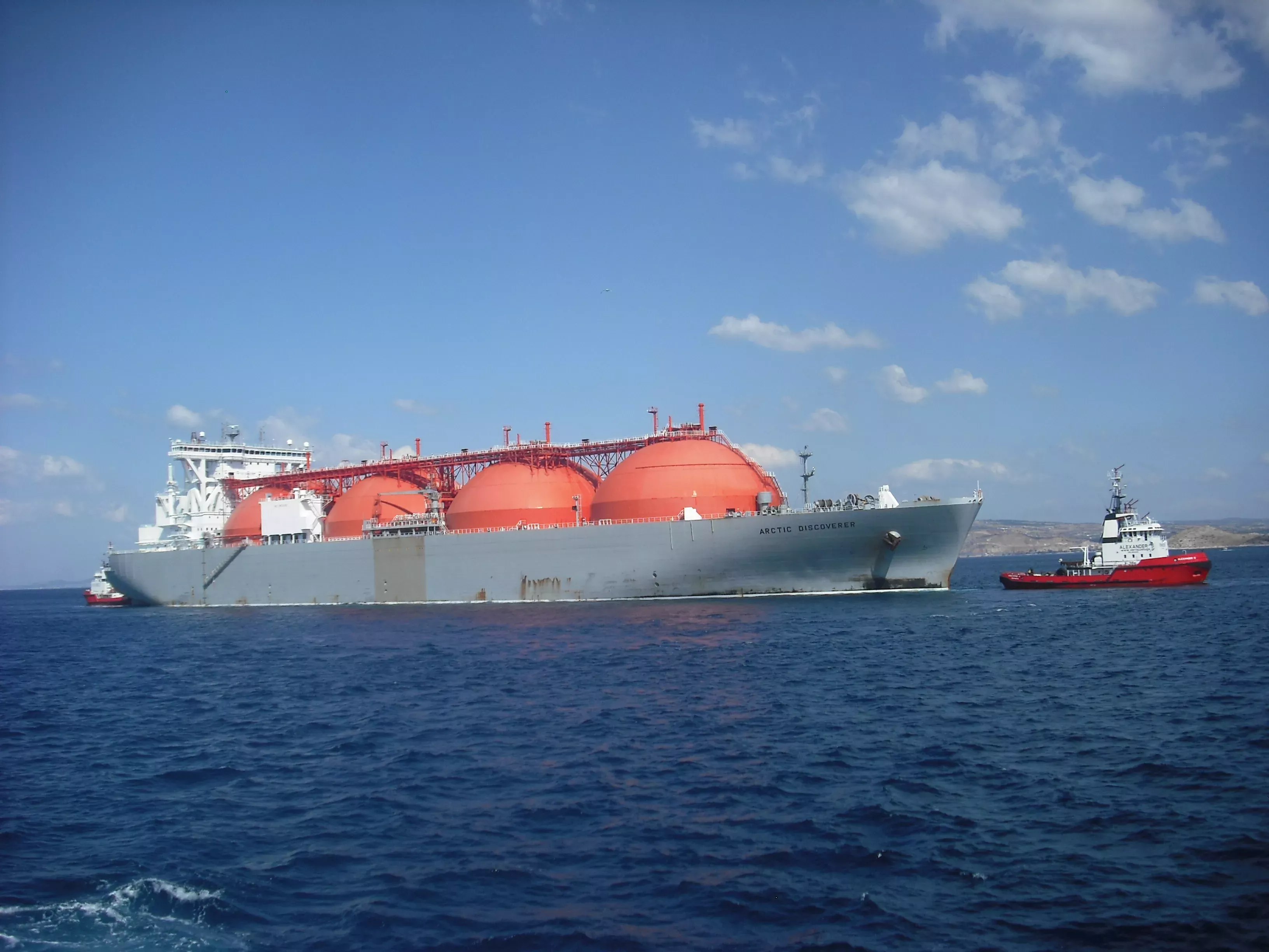 LNG harbour towage operation